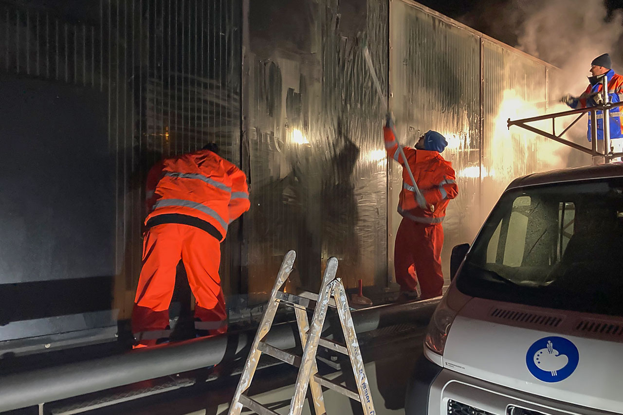 Graffiti Entfernen - Schallschutzscheiben Autobahn
